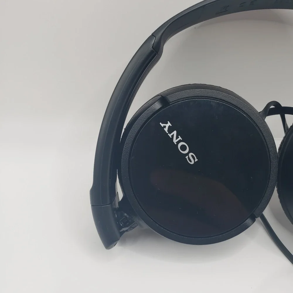 Sony MDR-ZX110 Noise Cancelling Headphones Color Black - Tested